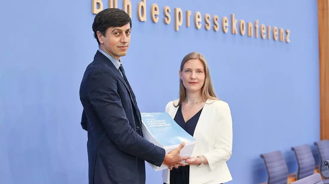 Neues Gutachten bescheinigt AfD Verfassungswidrigkeit