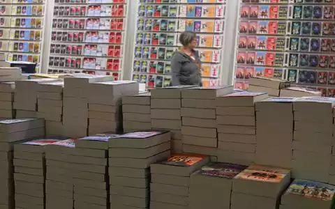 Bücher, so weit das Auge reicht: dtv-Messestand bei der Frankfurter Buchmesse 2025. (Archivbild) - Foto: Arne Dedert/dpa