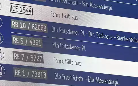 Anzeigetafel bei der Deutschen Bahn (Archiv) - Foto: via dts Nachrichtenagentur