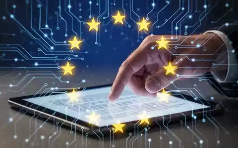Eine stilisierte, leuchtende neuronale Netzwerkschaltung mit EU-Sternen und einer Hand, die eine Tablet mit Gesetzestext berührt. - Foto: über boerse-global.de