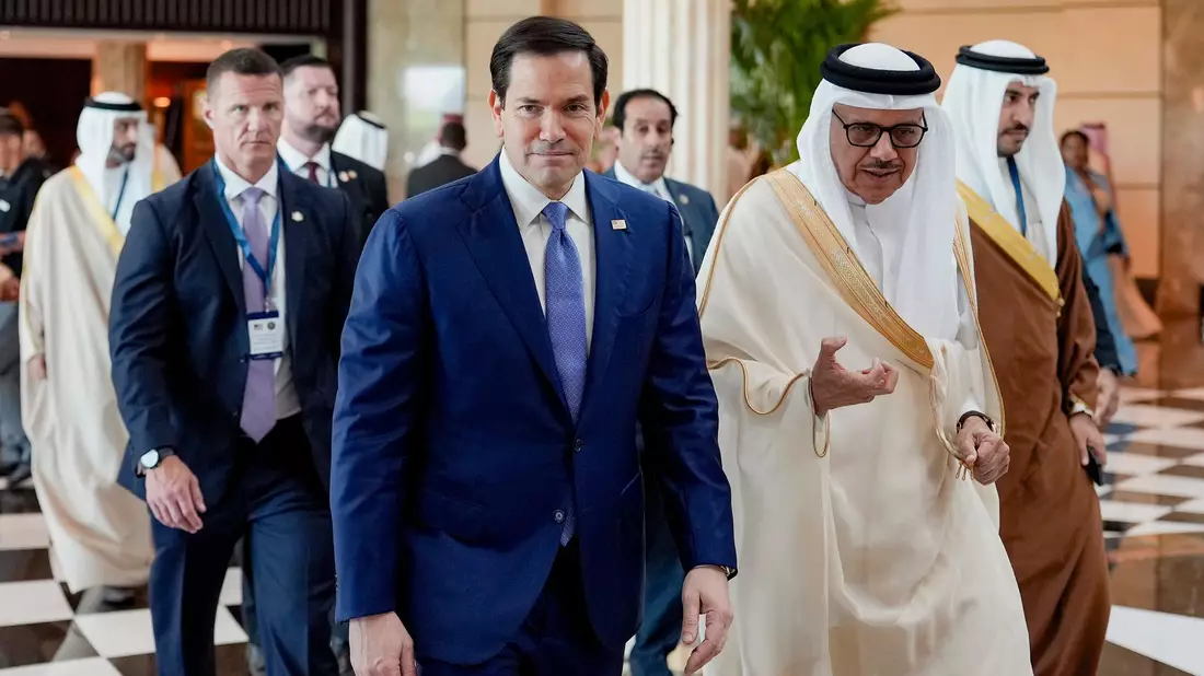 Rubio mit dem bahrainischen Außenminister al-Sajani. - Bild: Eric Lee/Pool Reuters/AP/dpa