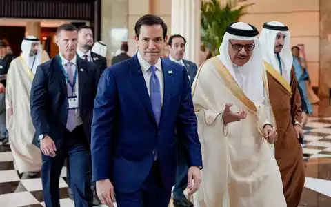 Rubio mit dem bahrainischen Außenminister al-Sajani. - Foto: Eric Lee/Pool Reuters/AP/dpa