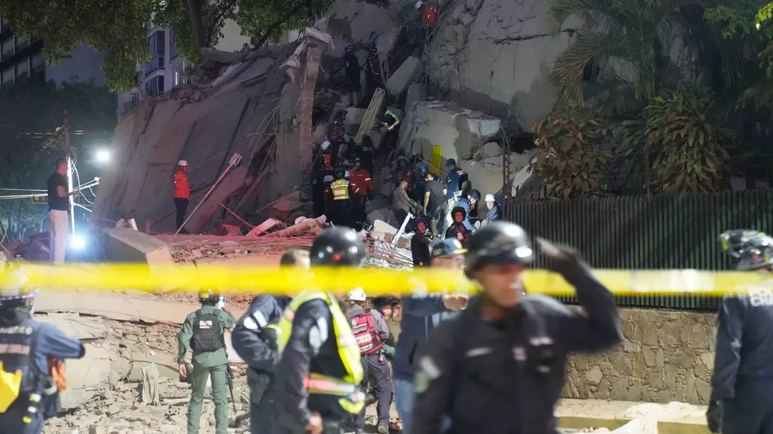 Nach zwei heftigen Erdbeben in Venezuela steigt die Zahl der Toten. - Bild: Ariana Cubillos/AP/dpa
