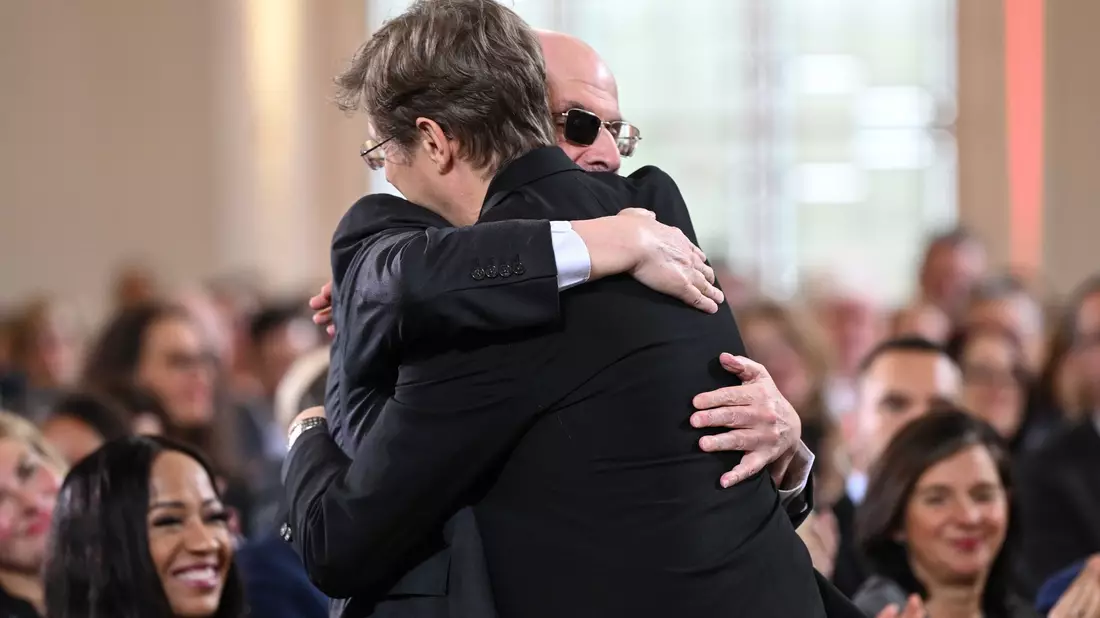 Salman Rushdie bekam den Friedenspreis des Deutschen Buchhandels 2023. (Archivbild) - Bild: Arne Dedert/dpa Pool/dpa