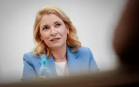 Bahnchefin Evelyn Palla will unter anderem in der Konzernleitung viele Stellen abbauen. (Archivbild) - Foto: Kay Nietfeld/dpa