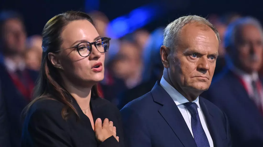 Ministerpräsidentin Swyrydenko (l.) aus Kiew vertritt Präsident Selenskyj. - Bild: Adam Warzawa/PAP/dpa