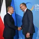 Kanzler Merz (r.) appelliert an Moskau, in Friedensverhandlungen einzusteigen. - Bild: Adam Warzawa/PAP/dpa