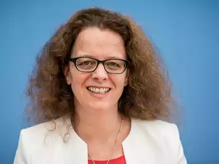 EZB-Direktorin Isabel Schnabel bleibt trotz Entspannung im Iran-Krieg vorsichtig. (Archivbild) - Foto: Michael Kappeler/dpa