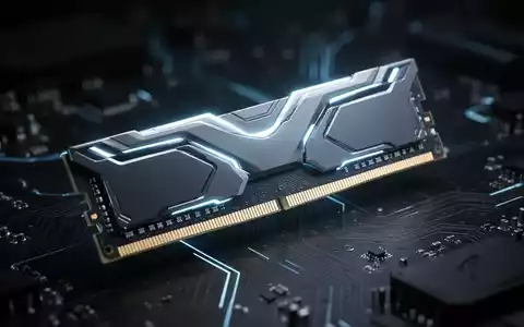 Nahaufnahme eines einzelnen, leuchtenden 16GB-RAM-Moduls auf dunklem, unscharfem Hintergrund mit Leiterplattendetails. - Foto: über boerse-global.de