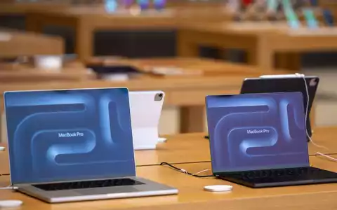 Beim MacBook Pro - das auch mehr Speicher hat - fallen die Preissteigerungen deutlich aus. (Archivbild) - Foto: Monika Skolimowska/dpa