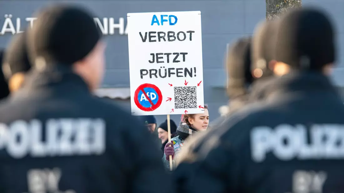 AfD-Veranstaltungen werden häufig von Protestaktionen begleitet. (Archivfoto) - Bild: Stefan Puchner/dpa