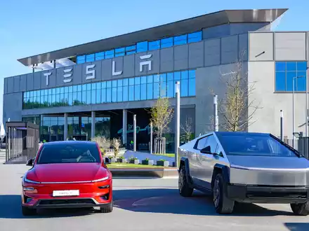 Der US-Elektroautobauer Tesla will die Produktion in seinem Werk in Grünheide noch weiter ankurbeln. (Archivbild) - Foto: Patrick Pleul/dpa