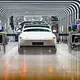 Der US-Elektroautobauer Tesla will die Produktion in seinem Werk in Grünheide noch weiter ankurbeln. (Archivbild) - Bild: Patrick Pleul/dpa