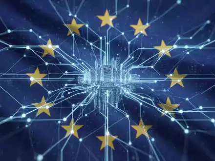 Stilisierte blaue Netzstruktur als Cloud-Computing-Infrastruktur mit abstrakter EU-Flaggenüberlagerung, die digitale Regulierung symbolisiert. - Foto: über boerse-global.de