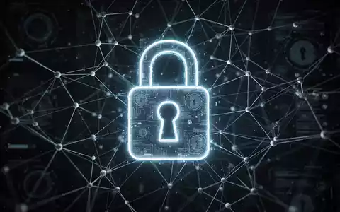 Ein stilisiertes, leuchtendes digitales Vorhängeschloss-Symbol über einem komplexen, abstrakten Netzwerk aus Linien und Knoten, das Cybersicherheit darstellt. - Foto: über boerse-global.de