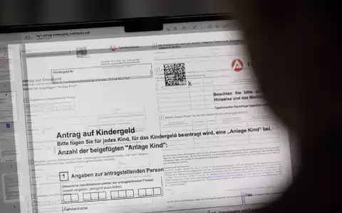 Neue Eltern sollen sich künftig mehr auf ihr Baby statt auf Papierkram konzentrieren können. (Symbolbild) - Foto: Hannes P Albert/dpa