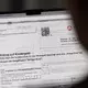 Neue Eltern sollen sich künftig mehr auf ihr Baby statt auf Papierkram konzentrieren können. (Symbolbild) - Bild: Hannes P Albert/dpa