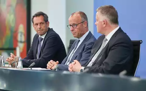 Olaf Lies, Friedrich Merz, Gordon Schnieder am 25.06.2026 - Foto: via dts Nachrichtenagentur