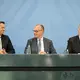 Kanzler Friedrich Merz und die Regierungschefs von Niedersachsen, Olaf Lies (l.), und Rheinland-Pfalz, Gordon Schnieder (r.), stellten die Ergebnisse vor. - Bild: Kay Nietfeld/dpa