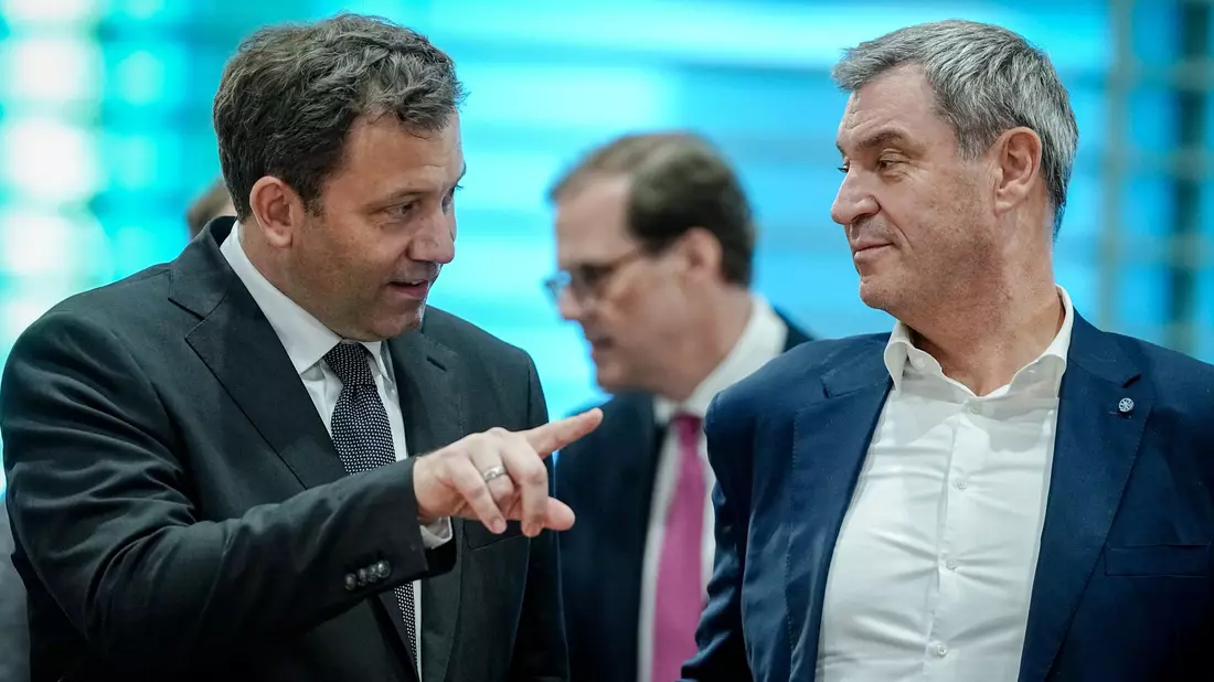 Auch Bundesfinanzminister Lars Klingbeil und Bayerns Ministerpräsident Markus Söder waren bei dem Treffen dabei. - Bild: Kay Nietfeld/dpa