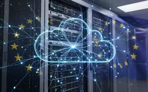 Leuchtend blaues Netzwerk über Serverracks in einem Rechenzentrum, symbolisiert EU-Regulierung zu Cloud-Computing und digitalen Märkten. - Foto: über boerse-global.de