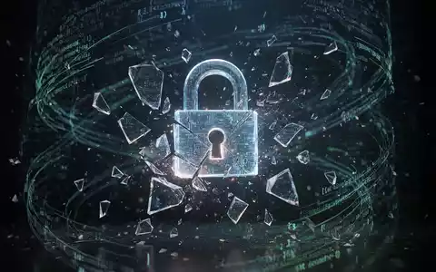 Ein leuchtendes digitales Vorhängeschloss zerspringt in Fragmente, umgeben von wirbelnden Codezeilen vor dunklem, blauem Hintergrund, symbolisiert eine Cyber-Sicherheitsniederlage. - Foto: über boerse-global.de
