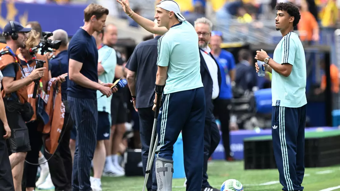 Auf Krücken weiter bei der WM: Nico Schlotterbeck - Bild: Federico Gambarini/dpa