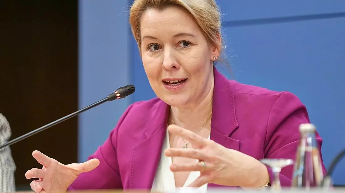 Giffey wirft Merz fehlenden Stolz auf Deutschland vor