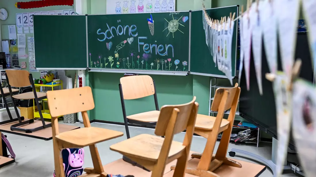 Den Anfang machen die Kinder in Hessen, Rheinland-Pfalz und im Saarland. (Archivbild) - Bild: Jens Kalaene/dpa