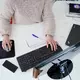 Viele Menschen in Industrieländern sitzen 11 bis 12 Stunden pro Tag. (Illustration) - Bild: Uwe Anspach/dpa/dpa-tmn