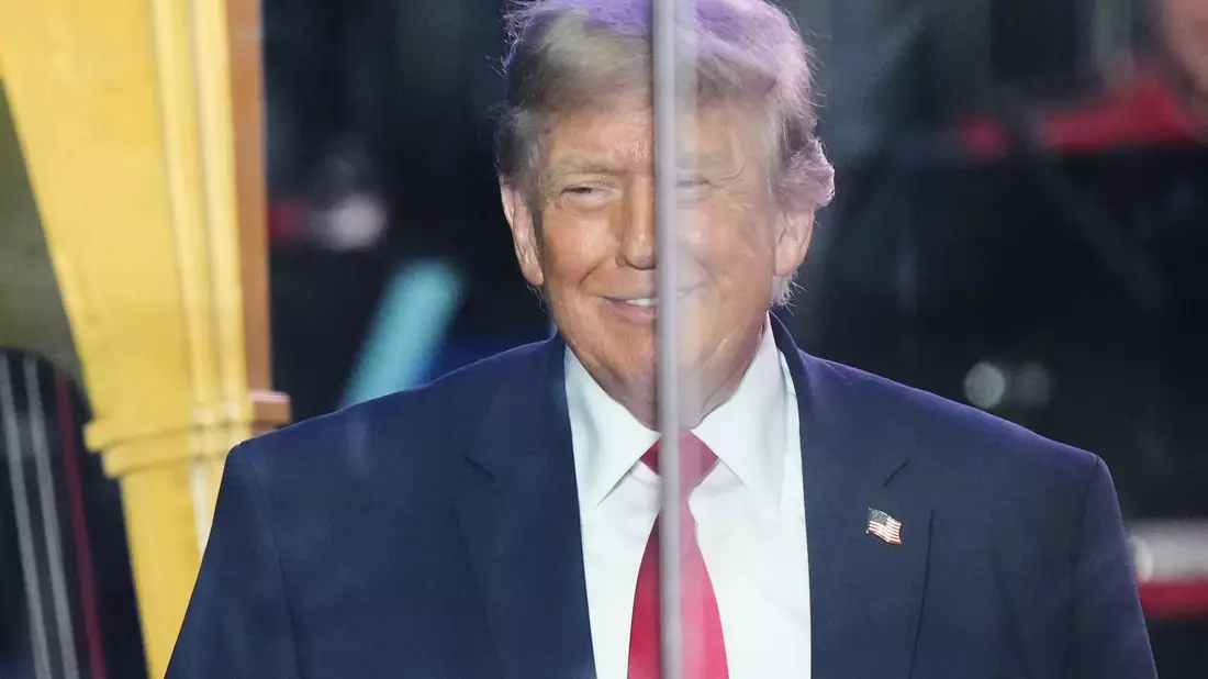 Laut Trump ist die Straße von Hormus offen.   - Bild: Alex Brandon/AP/dpa
