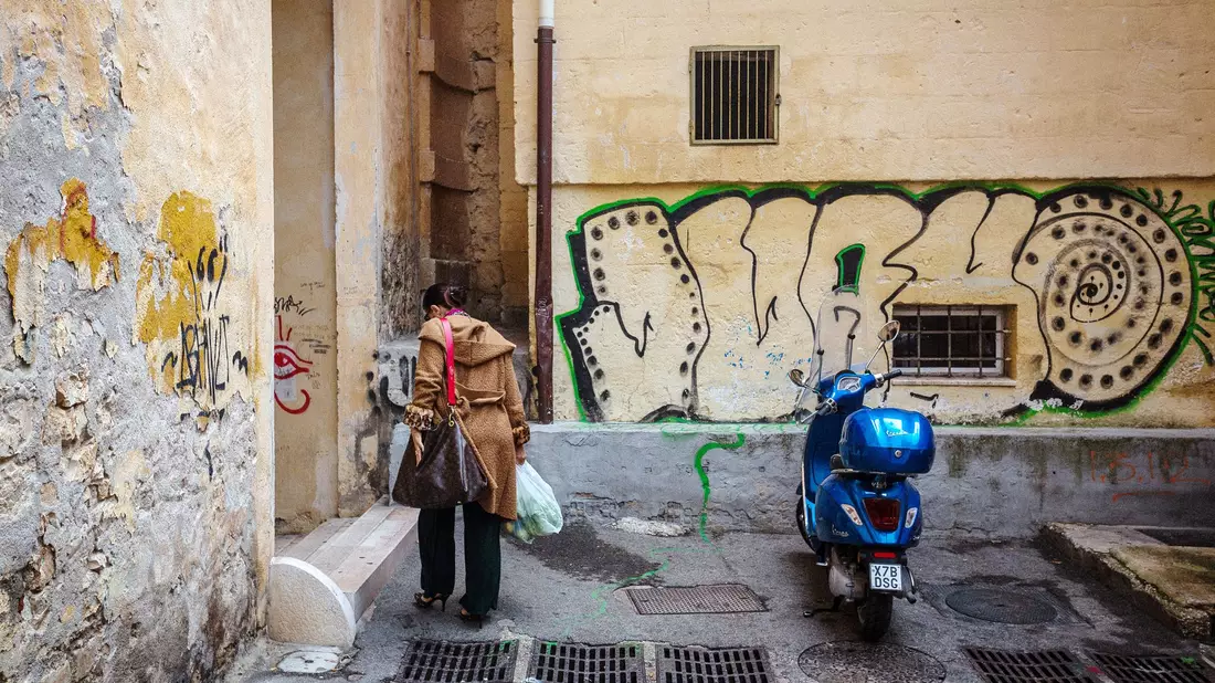Die Vespa - für viele Italiener Begleiter im Alltag. (Archivbild) - Bild: Fernando Gutierrez-Juarez/dpa-Zentralbild/dpa