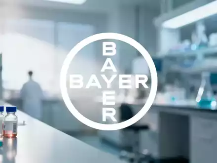 Abstrakte Darstellung der Pharmaindustrie mit einem sterilen Laborhintergrund und diffusen Lichtverhältnissen, die Forschung und Entwicklung andeuten. - Foto: über boerse-global.de