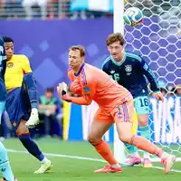 Manuel Neuer kommt gegen Ecuador nicht an den Ball, der Siegtreffer für die Südamerikaner.  - Foto: Shaquan Woody/CSM via ZUMA Press Wire/dpa