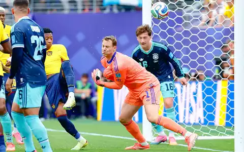 Manuel Neuer kommt gegen Ecuador nicht an den Ball, der Siegtreffer für die Südamerikaner.  - Foto: Shaquan Woody/CSM via ZUMA Press Wire/dpa