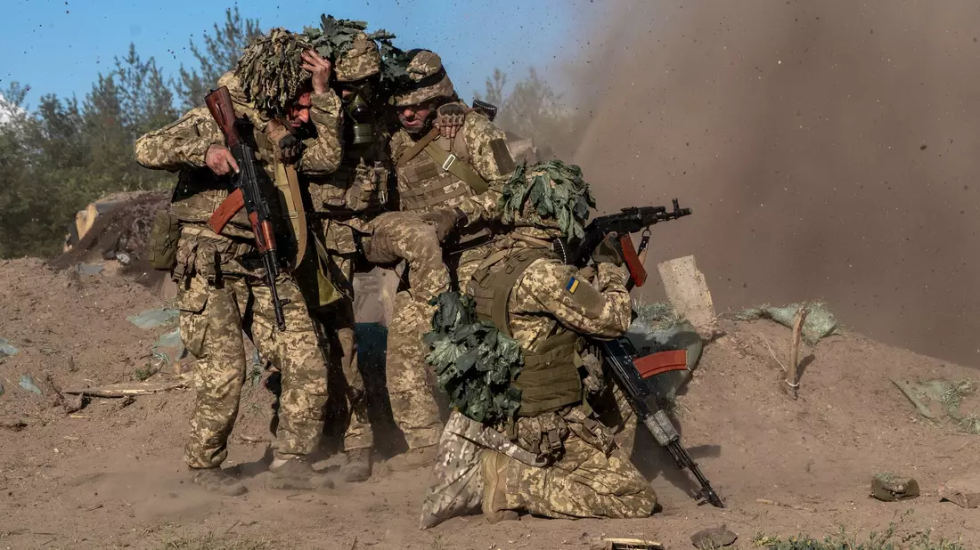 Die Ukraine kann ihren Bedarf an Soldaten auch wegen vieler Fahnenflüchtigen nicht decken. (Archivbild) - Bild: Andrii Marienko/AP/dpa
