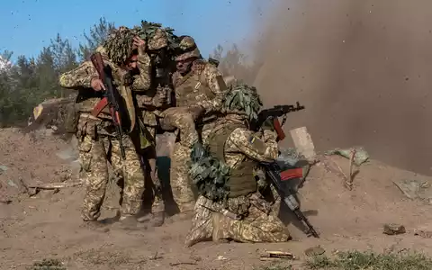 Die Ukraine kann ihren Bedarf an Soldaten auch wegen vieler Fahnenflüchtigen nicht decken. (Archivbild) - Foto: Andrii Marienko/AP/dpa