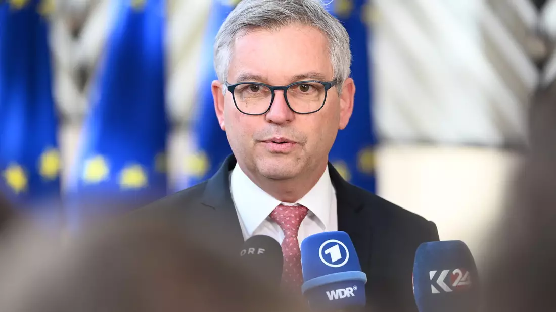 EU-Migrationskommissar Magnus Brunner verkündete Details des Vorschlags in Brüssel. (Archivbild)  - Bild: Markus Lenhardt/dpa