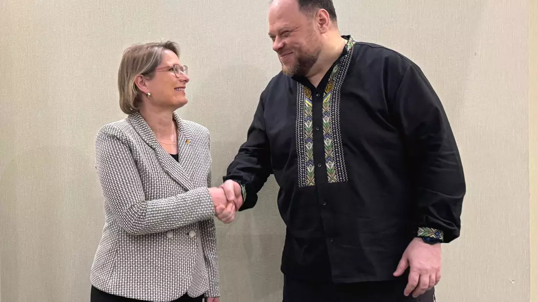 Sie wünsche der Ukraine Freiheit, Selbstbestimmung und vor allem einen gerechten Frieden, sagt die Ministerin. - Bild: Anne-Béatrice Clasmann/dpa