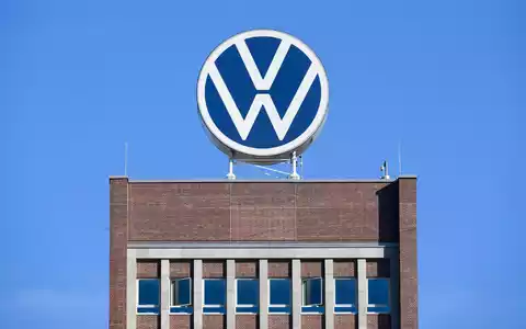 Der VW-Konzern will seinen Sparkurs offenbar verschärfen. (Symbolbild) - Foto: Julian Stratenschulte/dpa