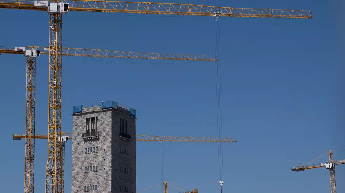 Der Stuttgarter Hauptbahnhof bleibt noch einige Jahre eine Baustelle - und wird wohl noch mal teurer. - Bild: Marijan Murat/dpa