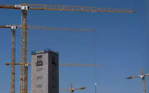 Der Stuttgarter Hauptbahnhof bleibt noch einige Jahre eine Baustelle - und wird wohl noch mal teurer. - Foto: Marijan Murat/dpa