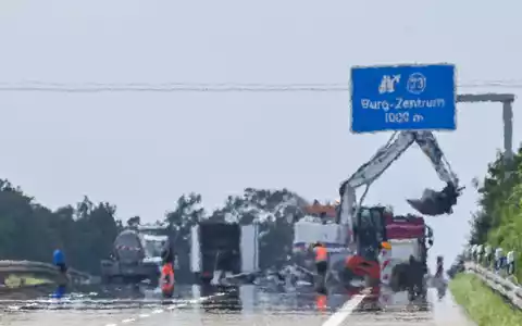 Hohe Temperaturen können auf Autobahnen zu gefährlichen Fahrbahnschäden führen – zuletzt war das etwa auf der A2 der Fall. - Foto: Klaus-Dietmar Gabbert/dpa