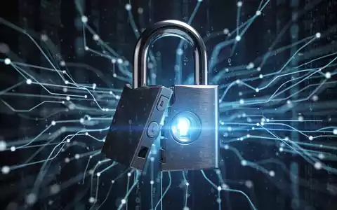 Ein digitales Vorhängeschloss leuchtet blau über einem Hintergrund aus Netzwerklinien, halb geöffnet, symbolisiert Cyber-Sicherheitslücken. - Foto: über boerse-global.de
