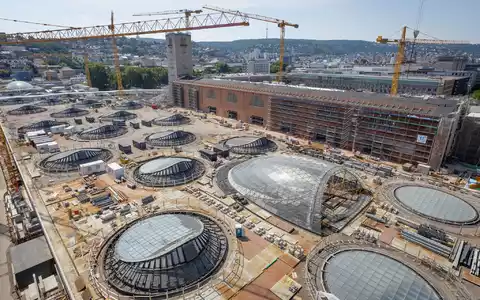 Wird nicht nur später fertig, sondern auch teurer: der neue Stuttgarter Hauptbahnhof.  - Foto: Christoph Schmidt/dpa