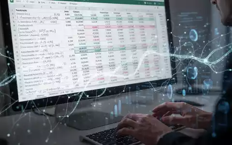 Computermonitor mit komplexer Finanztabelle, Daten und Formeln, überlagert mit subtilen KI-Elementen. - Foto: über boerse-global.de