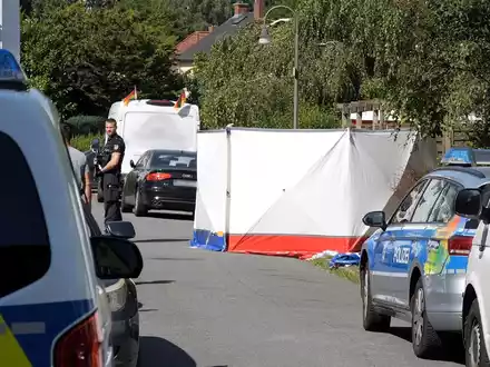 Einsatzkräfte gehen von einem Gewaltverbrechen aus.  - Foto: Hüneke/dpa