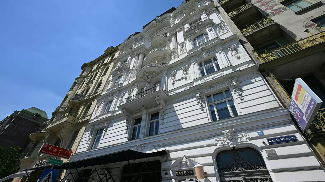 Die Frau wurde von Freunden in ihrer Wohnung tot aufgefunden.  - Bild: Helmut Fohringer/APA/dpa