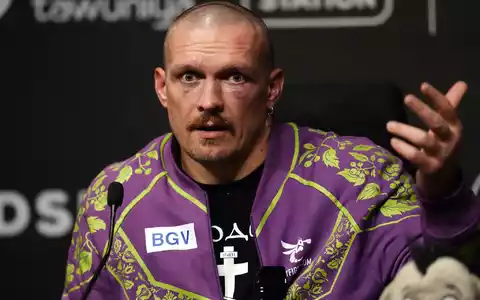 Usyk nach seinem WM-Sieg gegen Fury. (Archivbild) - Foto: Nick Potts/PA Wire/dpa