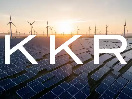 Ein riesiger Solarpark mit Windturbinen im Sonnenaufgang, der Wachstum und Optimismus im Bereich der erneuerbaren Energien vermittelt. - Foto: über boerse-global.de